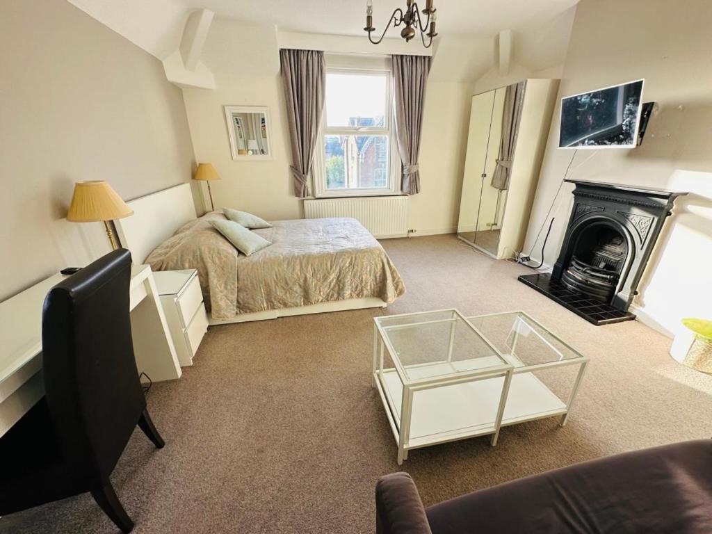 Gallery image of Cheshire Hospitality Ltd Trading As Lennox Lea Studios and Apartments in Sale
