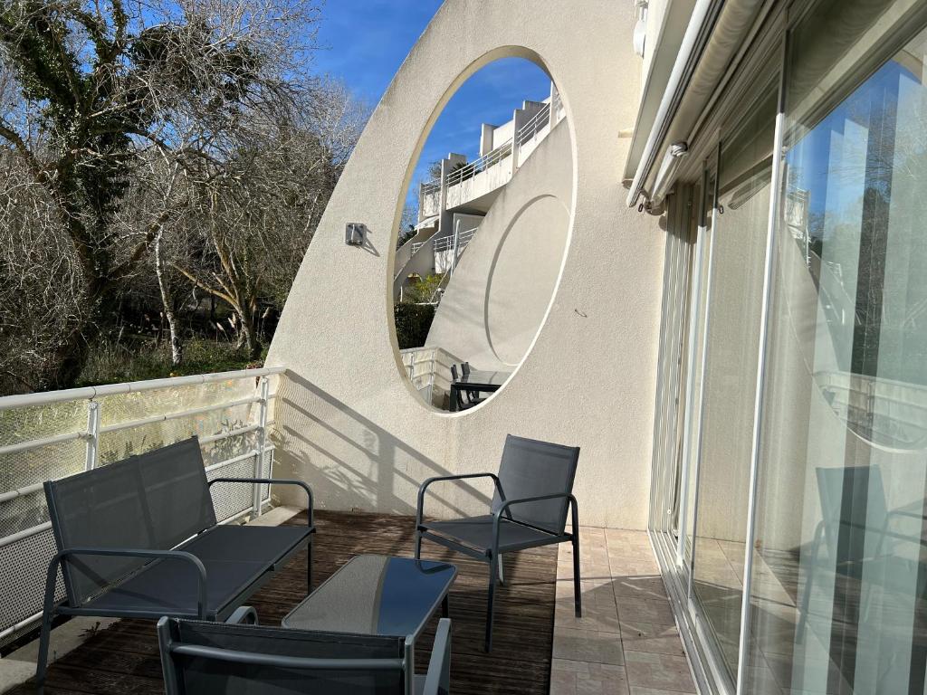 Balkón alebo terasa v ubytovaní Une pause…au soleil Classé 4 étoiles 108 m2 à 3min à pieds de la plage
