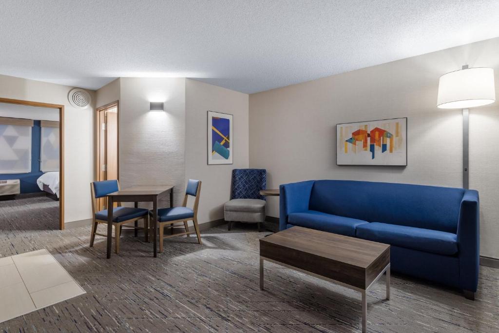 Holiday Inn Express Hotel & Suites-St. Paul by IHG - Suite Queen Con Dos Camas Queen Y Sofá Cama