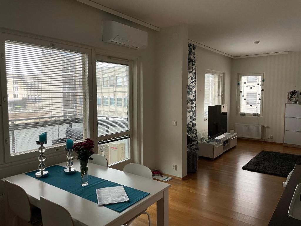 Posezení v ubytování Studiohuoneisto Valtakatu 45, sauna, AC, WiFi