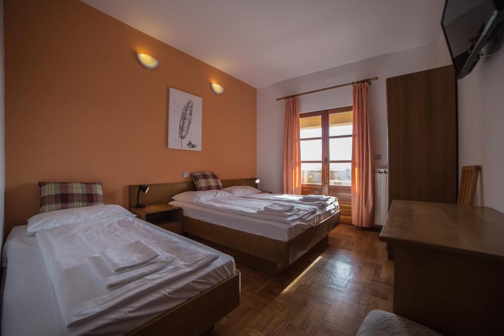 Pansion Valbruna - Triple Room