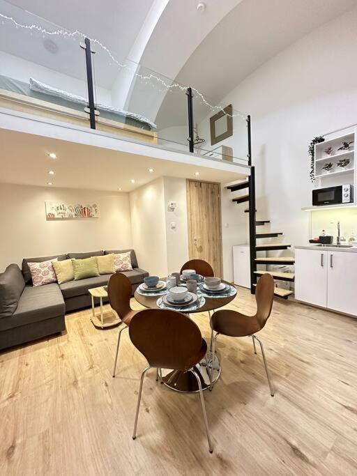 Charming Central Home In The Heart Of Budapest - Apartment Baby.