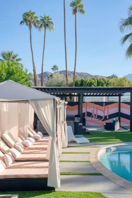 Poolside in Palm Springs – Coco & Blush