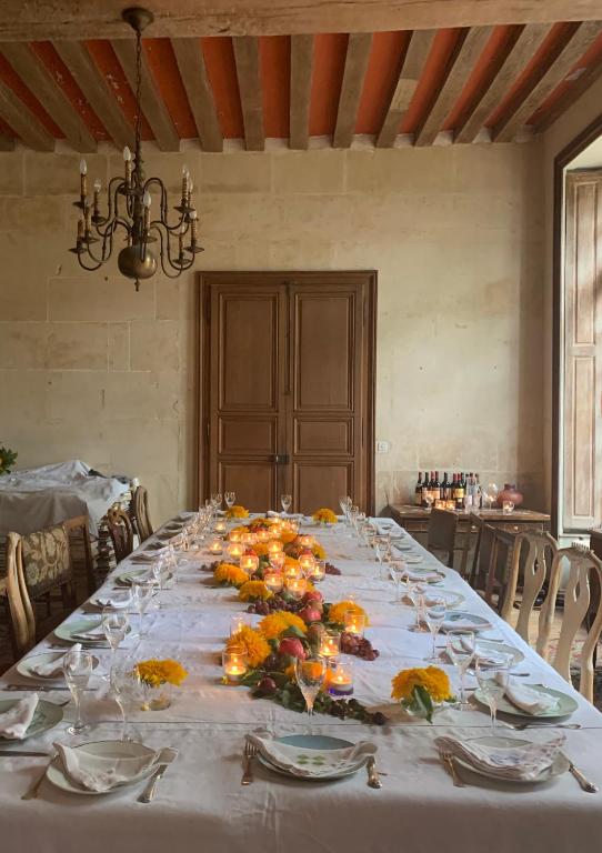a long table with glasses and flowers on it at La Maison Saint Joseph in Crépy-en-Valois