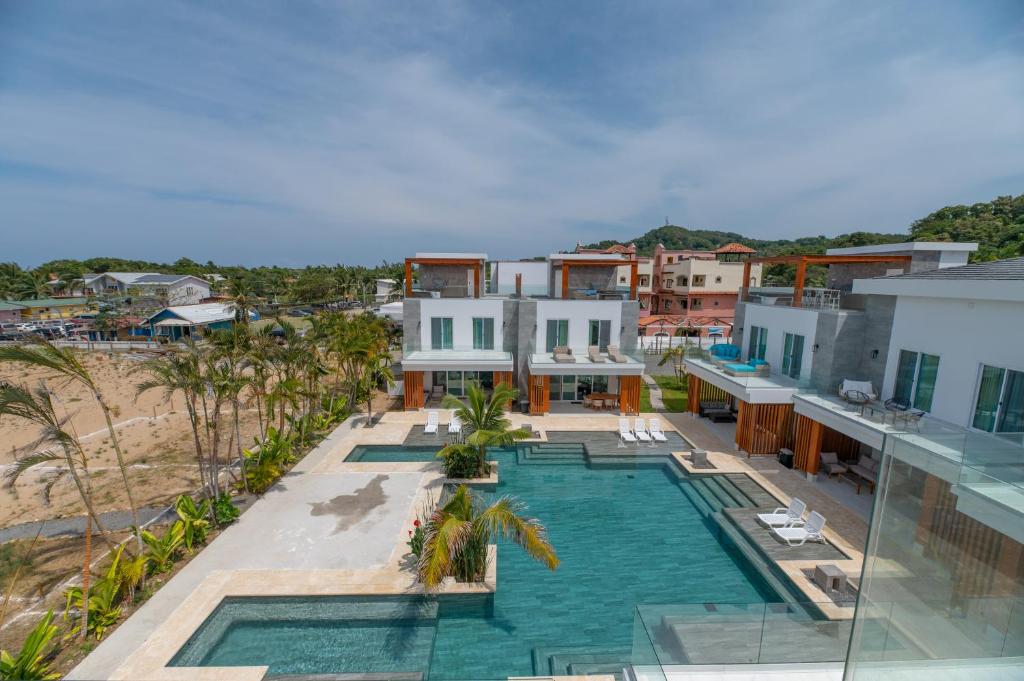 Bazén v ubytování Ocean One Roatan nebo v jeho okolí