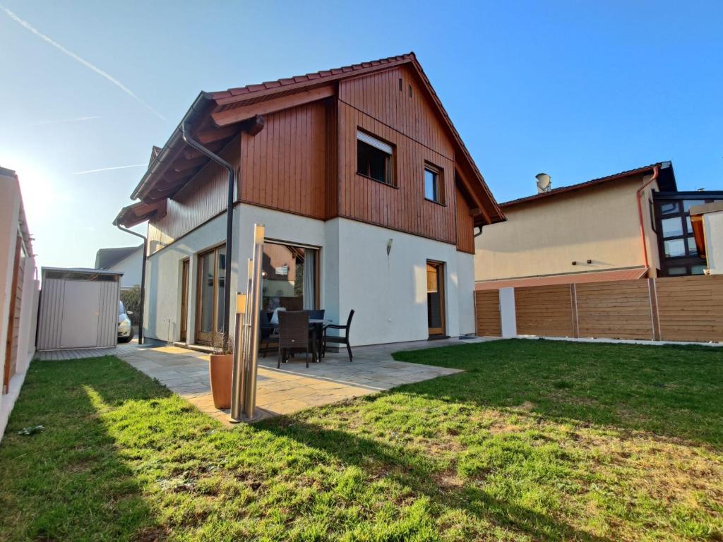 House for Familiy, Friends and Business