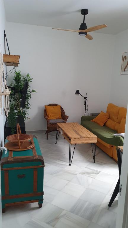 a living room with a couch and a table at apartamento gaditano in Cádiz