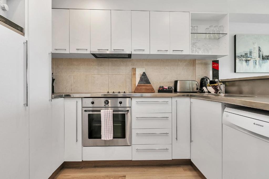 Glamorous Getaway - Heart of the Viaduct 'Quays' - Resim 16