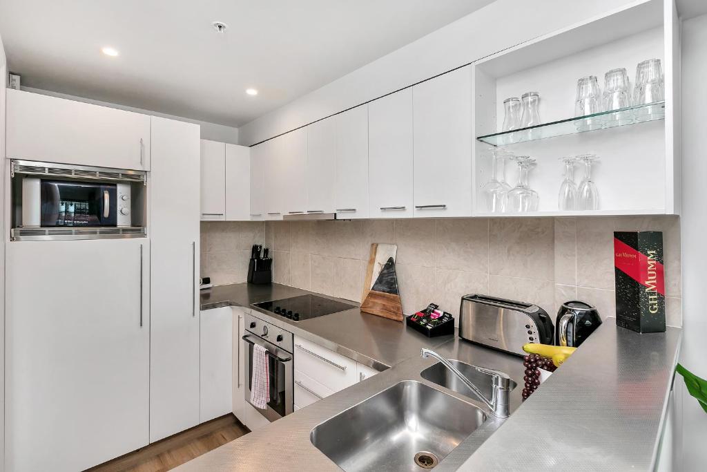 Glamorous Getaway - Heart of the Viaduct 'Quays' - Resim 1