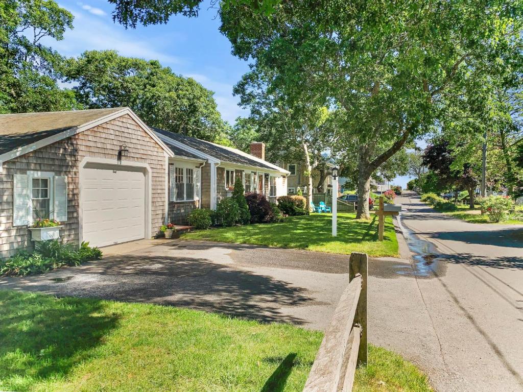 23 Ginger Plum Lane Harwich Port Cape Cod Ginger Plum Cottage