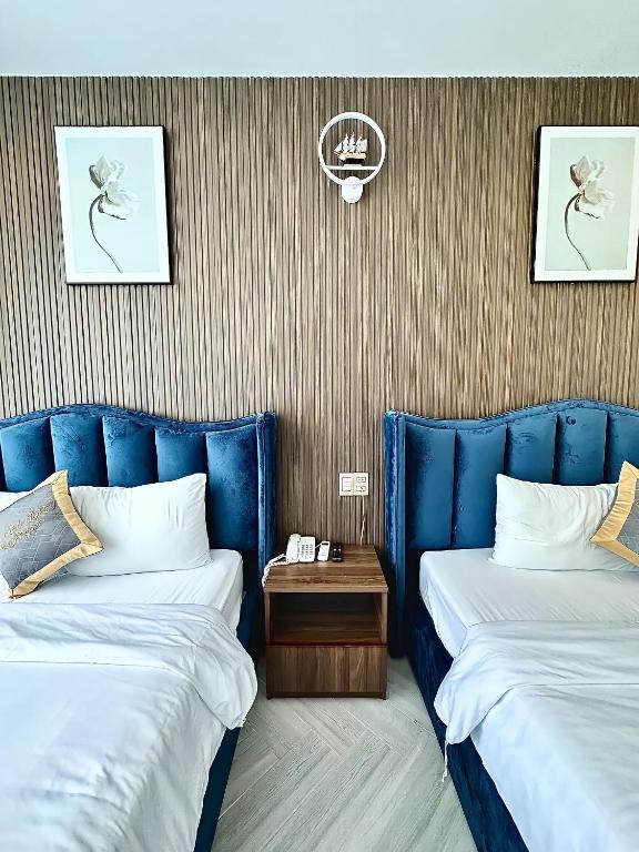 Postel nebo postele na pokoji v ubytování Tuấn Ninh Hotel II