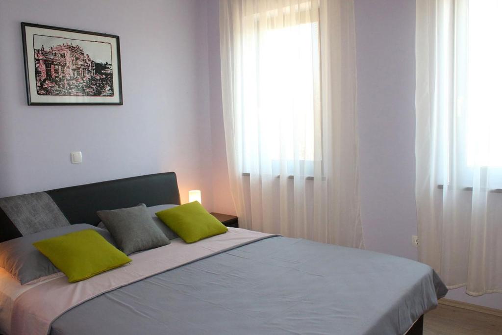Postel nebo postele na pokoji v ubytování Apartments with parking spaces Opric, Opatija - 7753