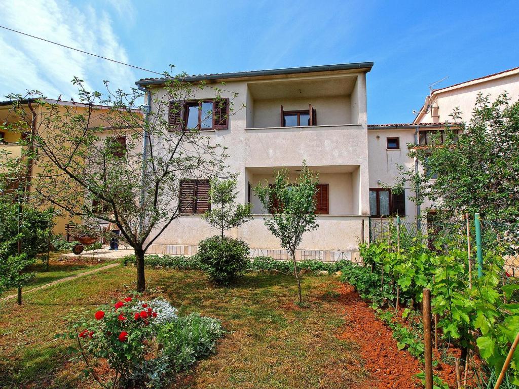Apartments with parking space Valbandon, Fazana - 20706