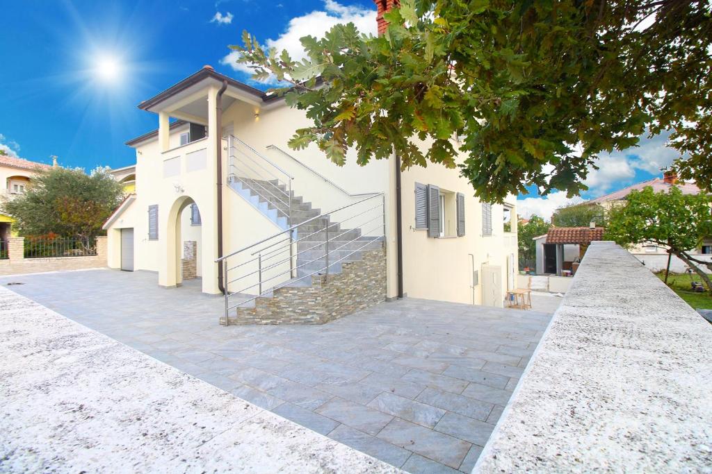 Apartments with parking space Pula - 20794