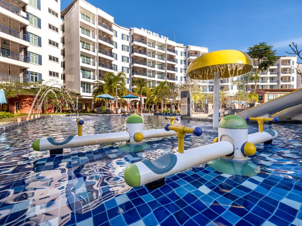 Bazén v ubytování Dayang Bay Resort Langkawi nebo v jeho okolí