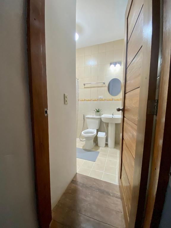 Koupelna v ubytování MyGuide Travellers Inn