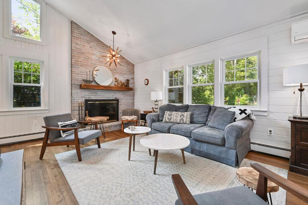 46 Holly Point Road Centerville Cape Cod Lake House Retreat