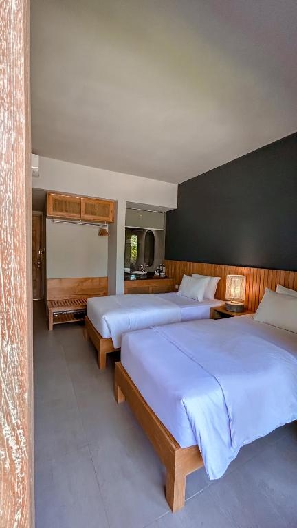 Postel nebo postele na pokoji v ubytování Umadewi Surf & Retreat