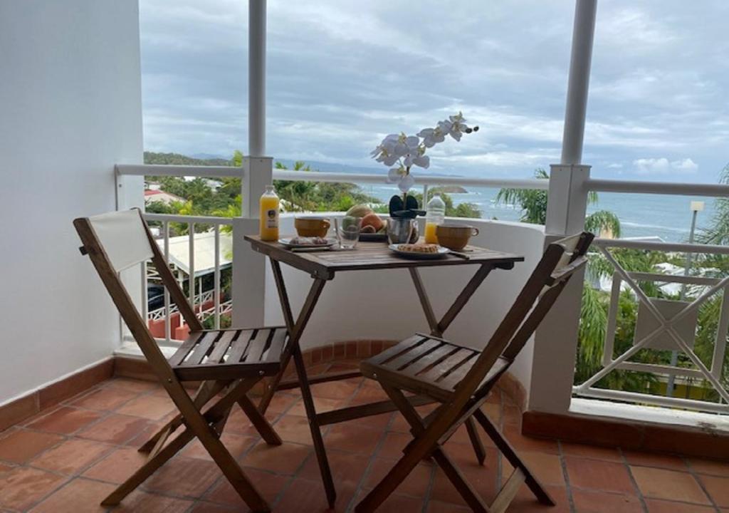 Balkón nebo terasa v ubytování Studio le pipiri piscine vue mer residence securisee