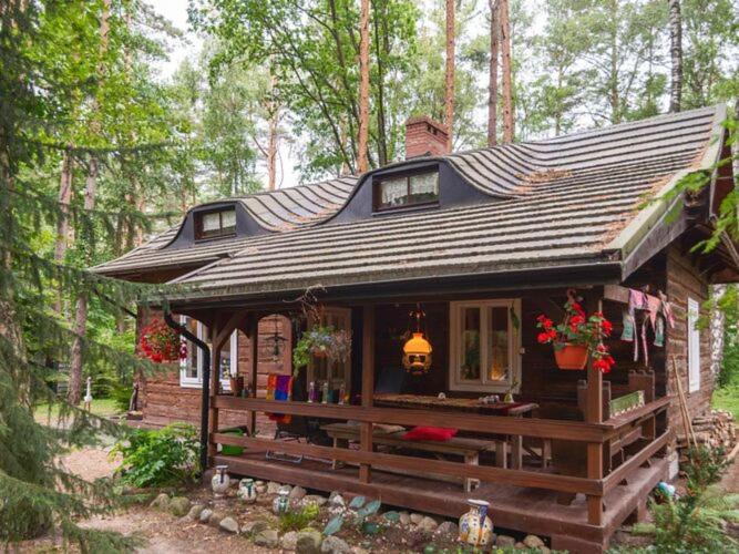 a small cabin in the middle of the woods at Holiday home in an idyllic location in Debki in Dębki