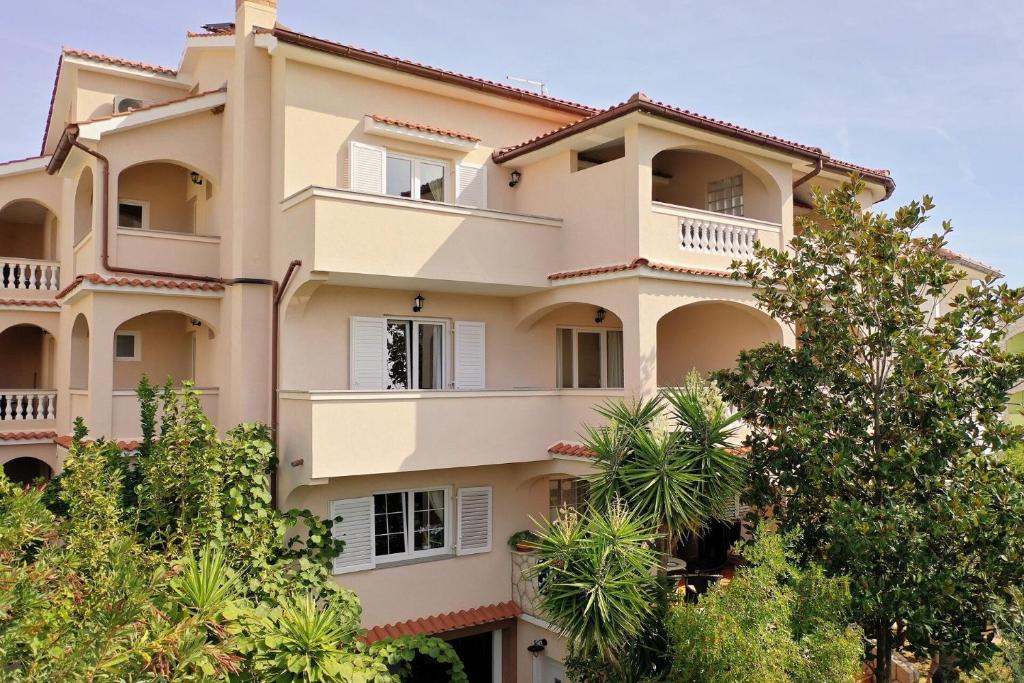 Το κτήριο όπου στεγάζεται  το διαμέρισμα