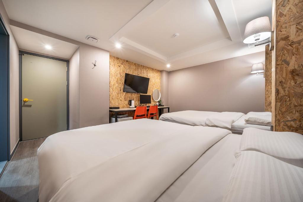 Postel nebo postele na pokoji v ubytování 26 HOTEL