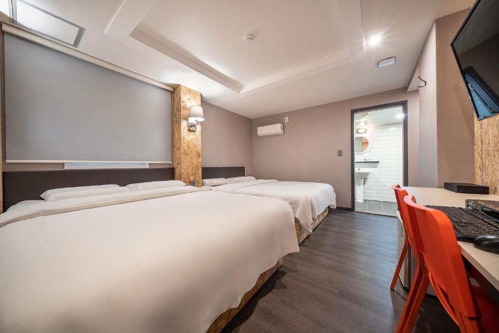 Postel nebo postele na pokoji v ubytování 26 HOTEL