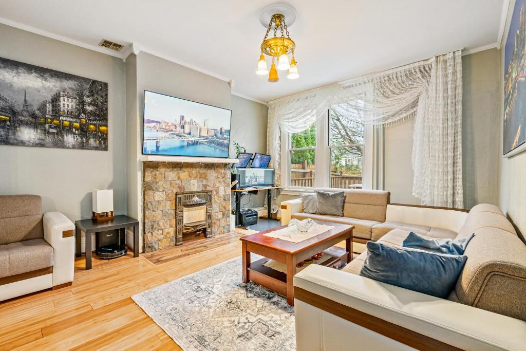 Posezení v ubytování Cozy Stay in Pittsburgh