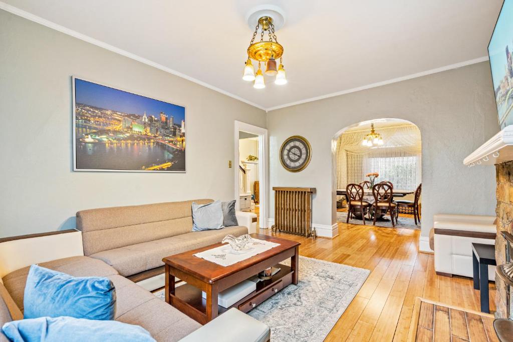 Posezení v ubytování Cozy Stay in Pittsburgh