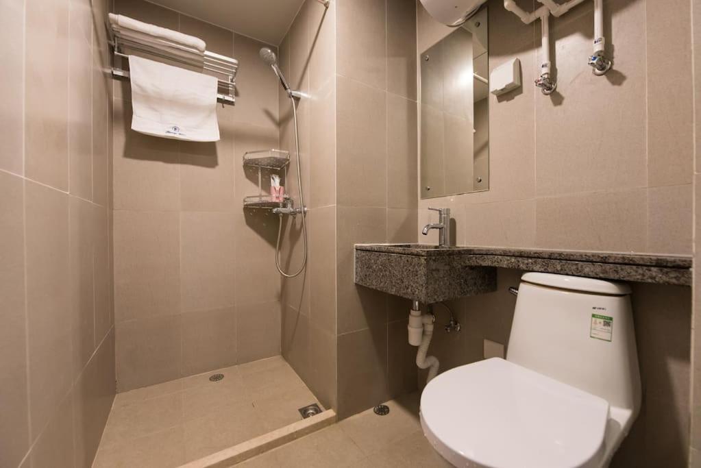Koupelna v ubytování WESU Weisu Executive Apartment Shenzhen Shenda Metro Store