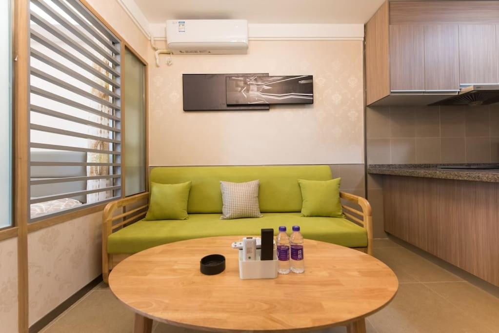 Posezení v ubytování WESU Weisu Executive Apartment Shenzhen Shenda Metro Store