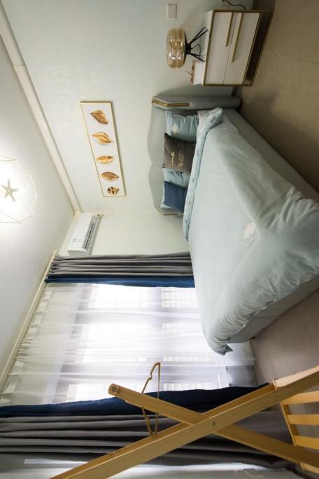 Postel nebo postele na pokoji v ubytování WESU Weisu Executive Apartment Shenzhen Shenda Metro Store