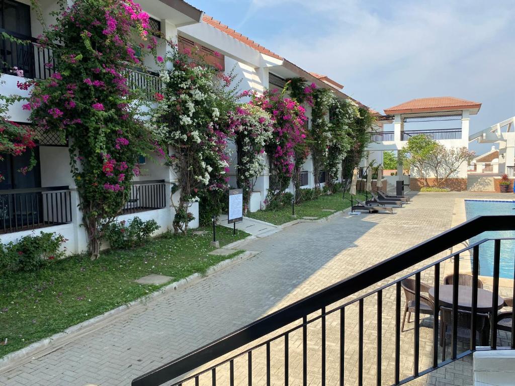 Bazén v ubytování Plaza Del Norte Hotel and Convention Center nebo v jeho okolí