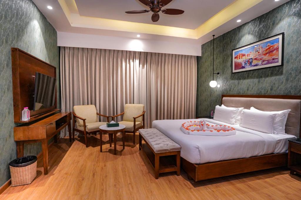 Postel nebo postele na pokoji v ubytování Pushkara Resort and Spa, Pushkar