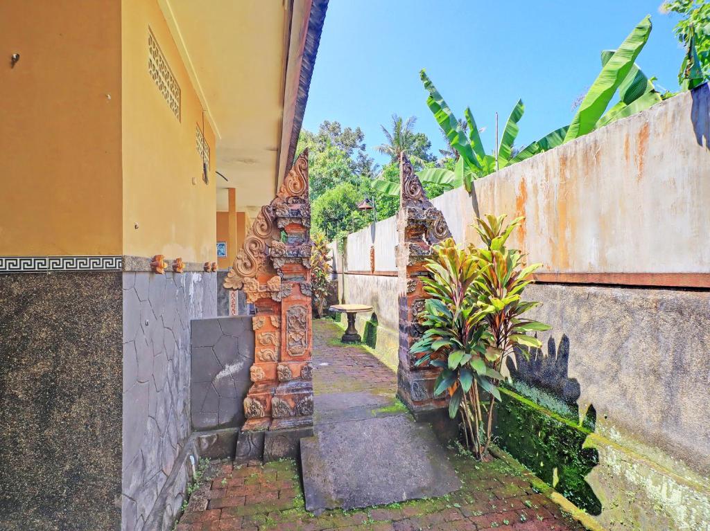 Fotografie z fotogalerie ubytování SPOT ON 92399 Hotel Sekar Jagat Near Pantai Baluk Rening v destinaci Negara