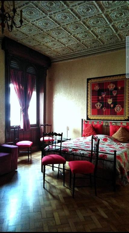 Postel nebo postele na pokoji v ubytování B&B Amarantha Gothica Genoa