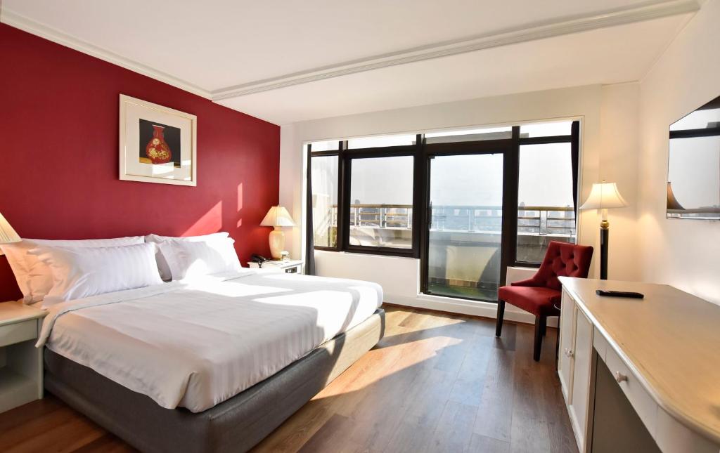 
Superior River View Balcony
