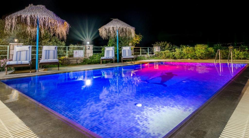 Bazén v ubytování Zeus's Daughtes Villas nebo v jeho okolí