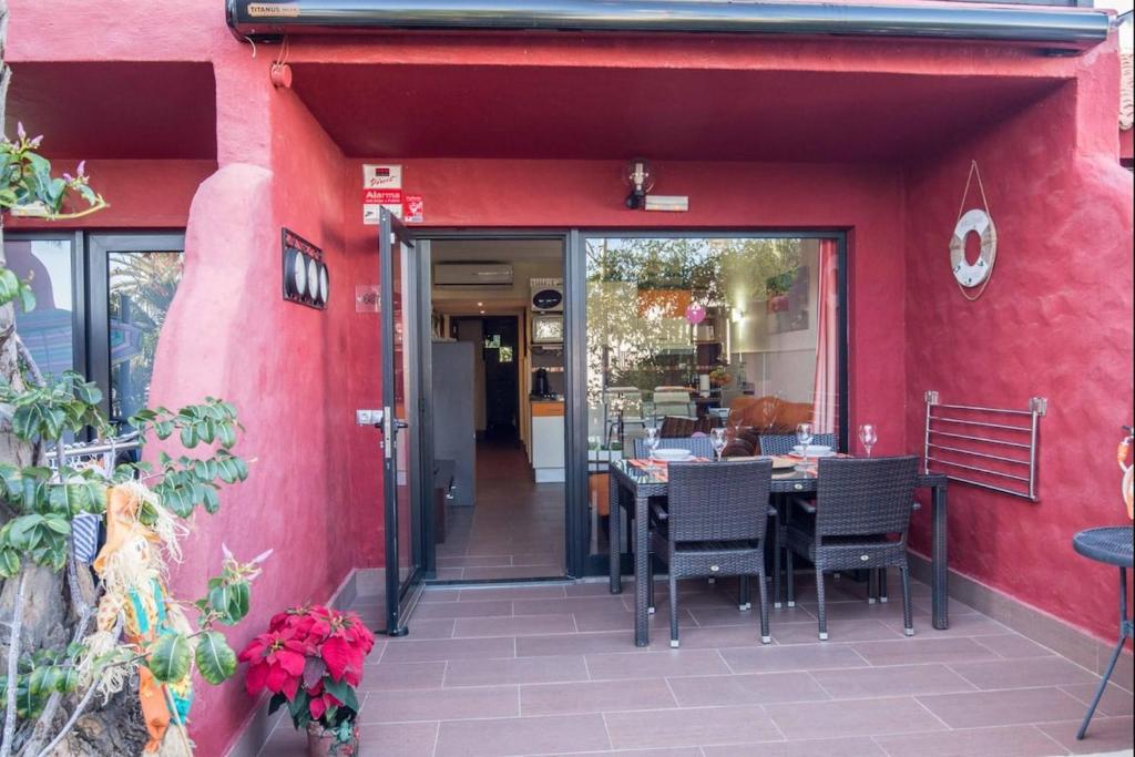 Zdjęcie z galerii obiektu Lightbooking Sun Club San Agustín 401 w mieście San Bartolomé