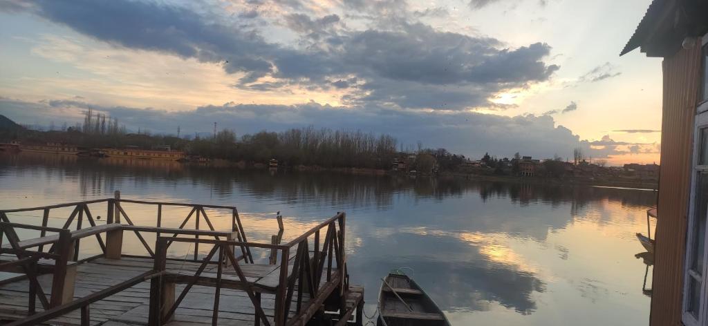 Výhled na řeku, která protéká v blízkosti ubytování v soukromí
