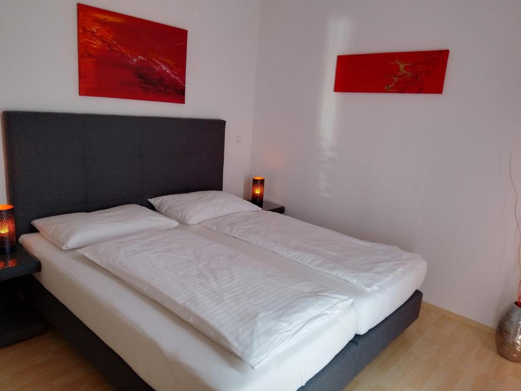 Postel nebo postele na pokoji v ubytování Pension Steinbichler - Apartments und Zimmer Check in 24-7