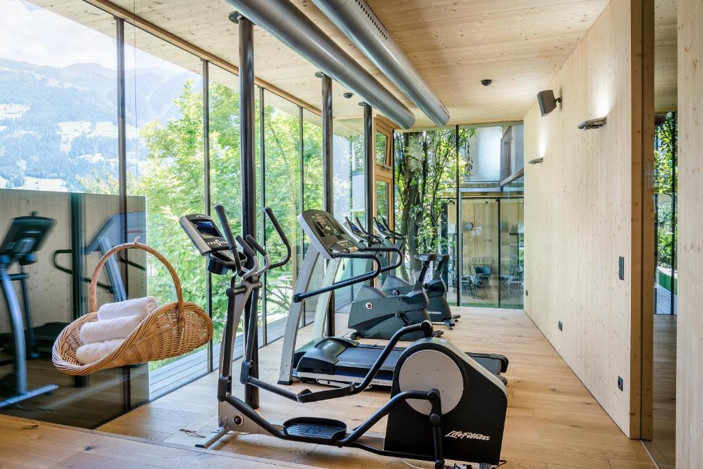 Fitness centrum a/nebo fitness zařízení v ubytování Gartenhotel Crystal - 4 Sterne Superior