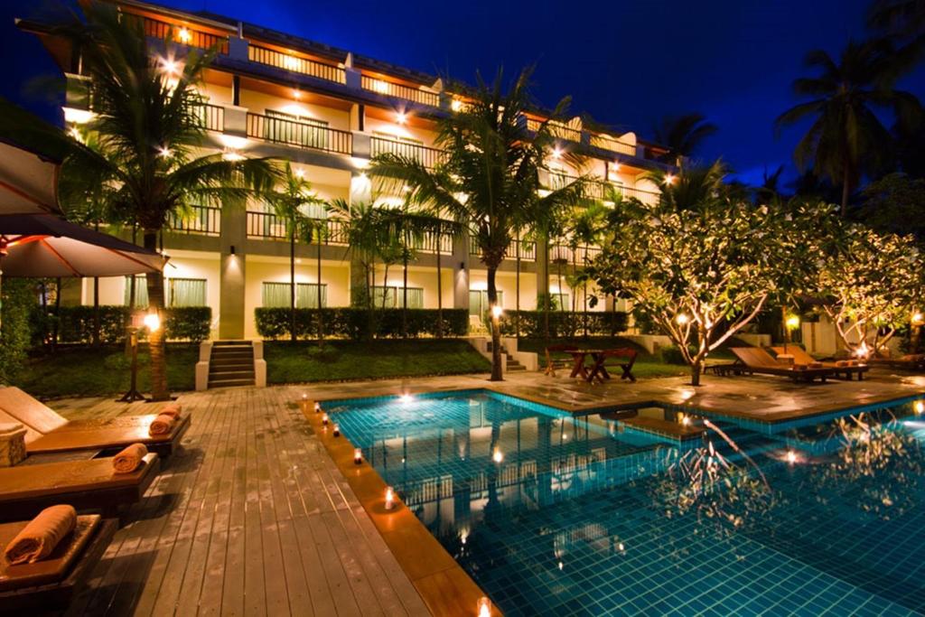 a hotel with a swimming pool in front of a building at Lamai Buri Resort in Lamai