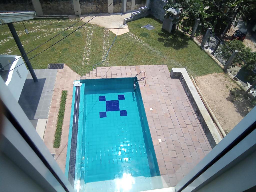 an overhead view of a swimming pool in a yard at The Moose Weligama in Weligama