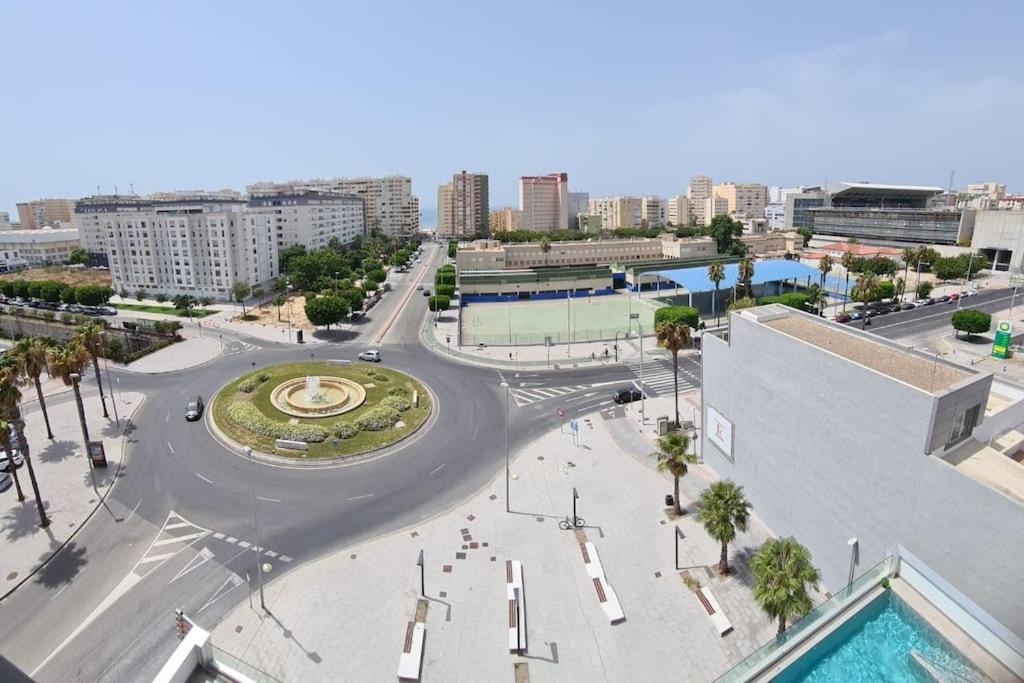 Torre DArenas, playa Victoria, piscina y parking, Cádiz ...