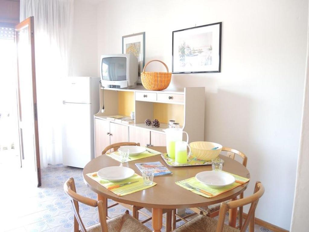A television and/or entertainment centre at Nice apartment with balcony and beautiful view - By Beahost Rentals