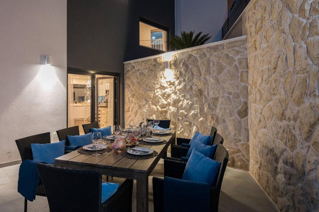 Posedenie v ubytovaní Villa Salt - 10 people, heated pool, Trogir, near beach & Split airport