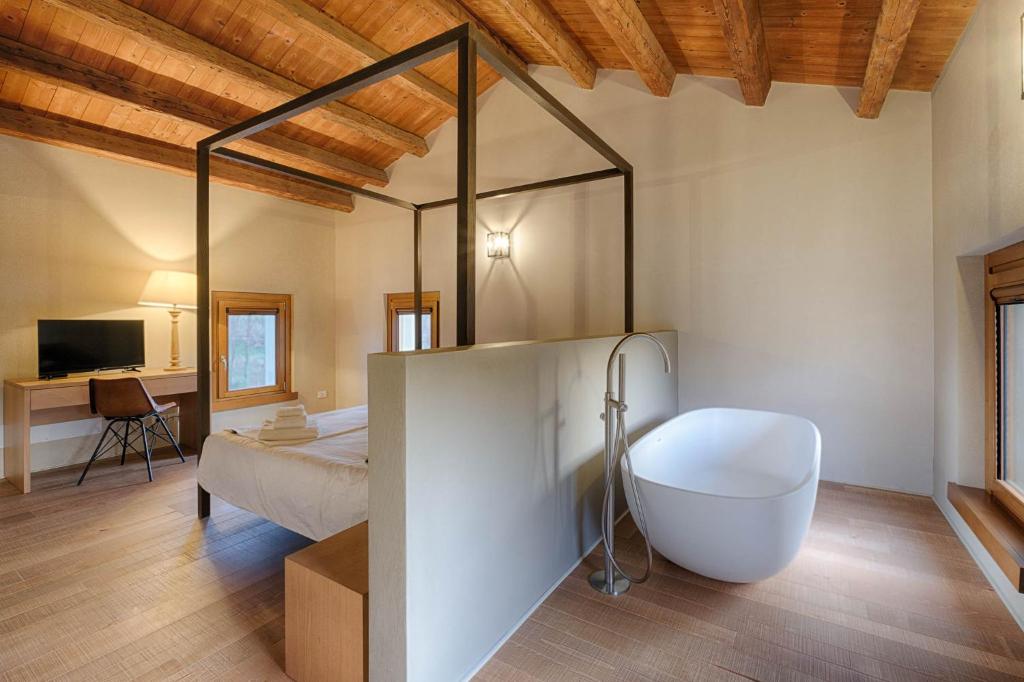 Agriturismo La Vigna di Sarah - Triple Room With Garden View