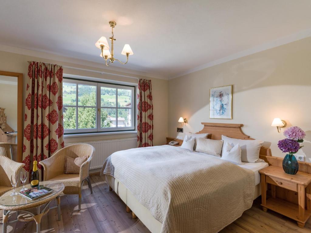 Postel nebo postele na pokoji v ubytování Alpen Glück Hotel Villa Lisa garni