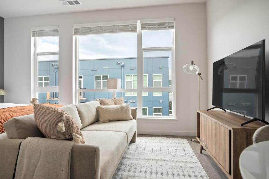 Apartment RiNo Studio w Gym WD Pool nr Coors Field DEN247, Denver, CO